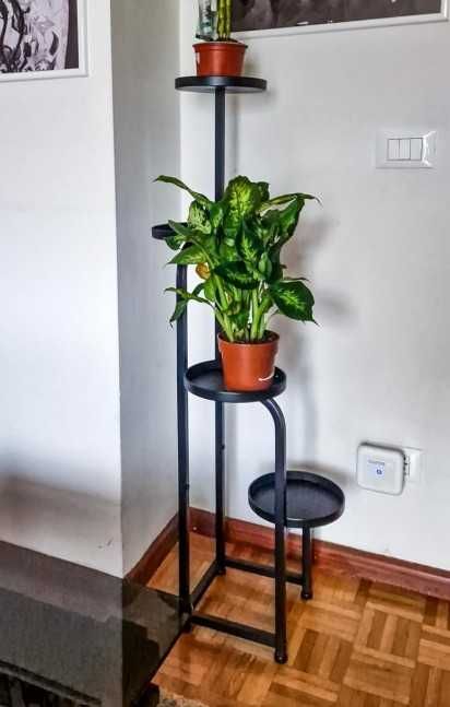 Kwietnik Stojak Regał Metalowy Stojący Cztery Półki Czarny 115cm