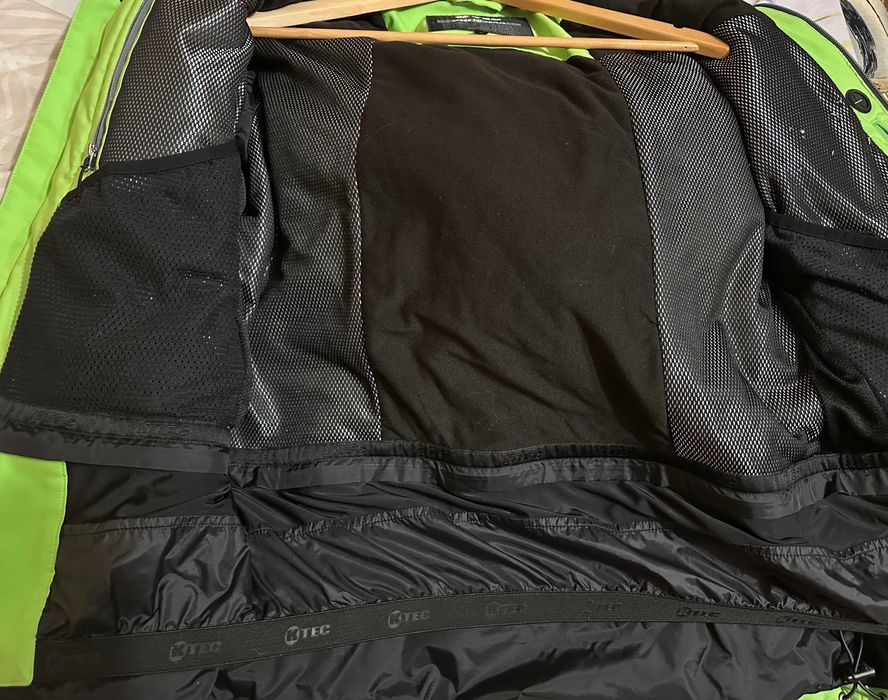 Лижна куртка в ідеальному стані зелена розмір М