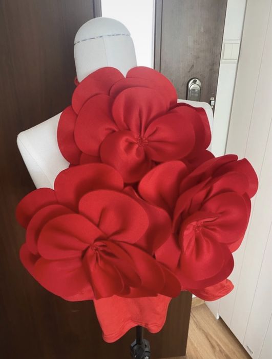 Top bluzka czerwona kwiaty okazja