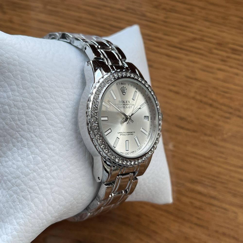 Жіночий годинник Rolex срібного кольору