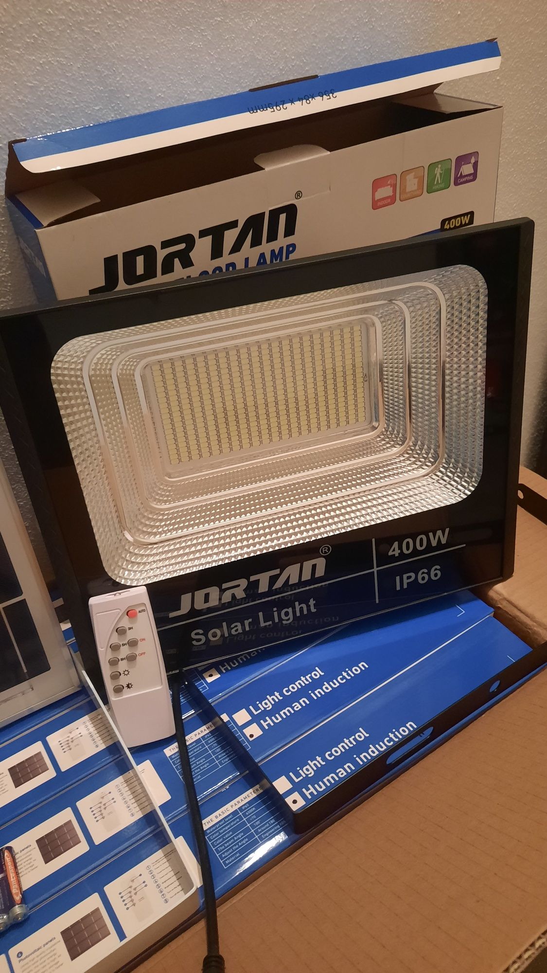 Foco solares ip 66 led 180w/400w luz branca 6500k com sensor e comando