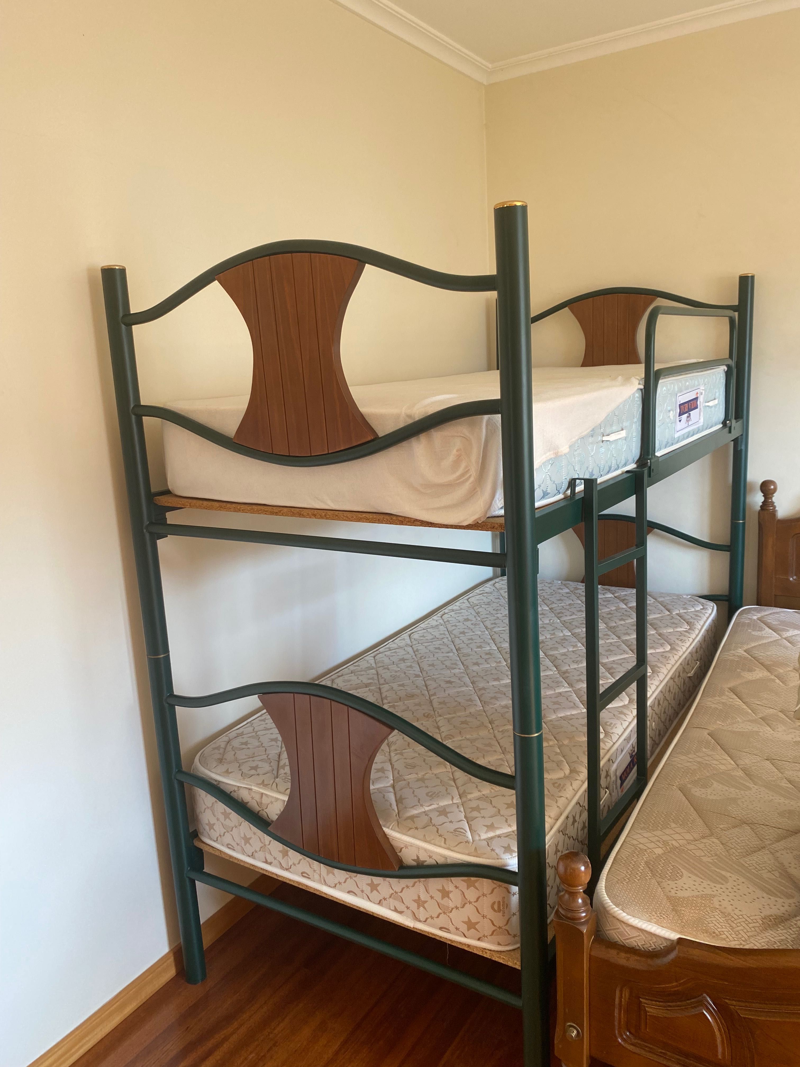 Móveis em segunda mão (para quarto)