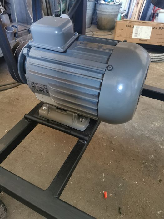 Łuparka świdrowa elektryczna do drewna