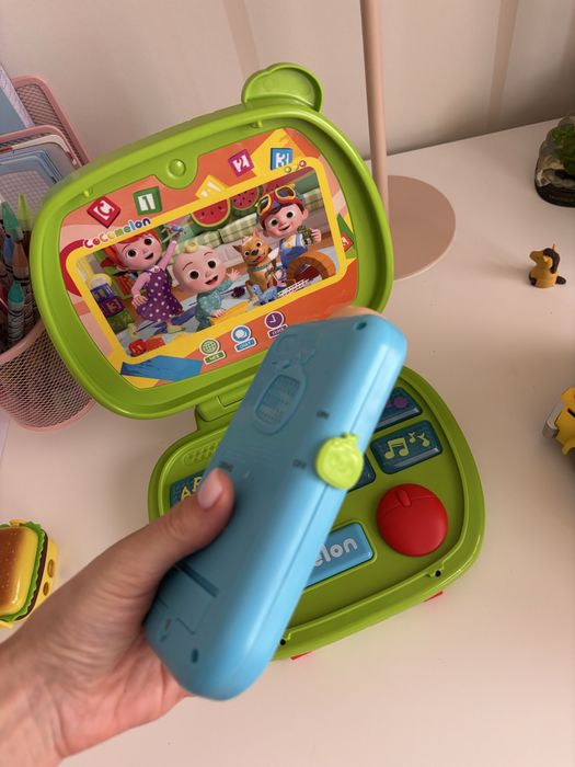 Cocomelon автобус, ноутбук, телефон