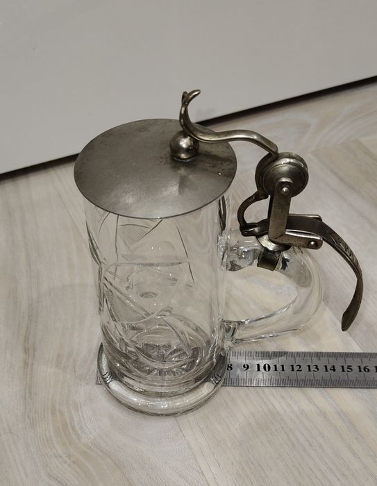 Stary, zdobiony kufel do piwa. Patent.