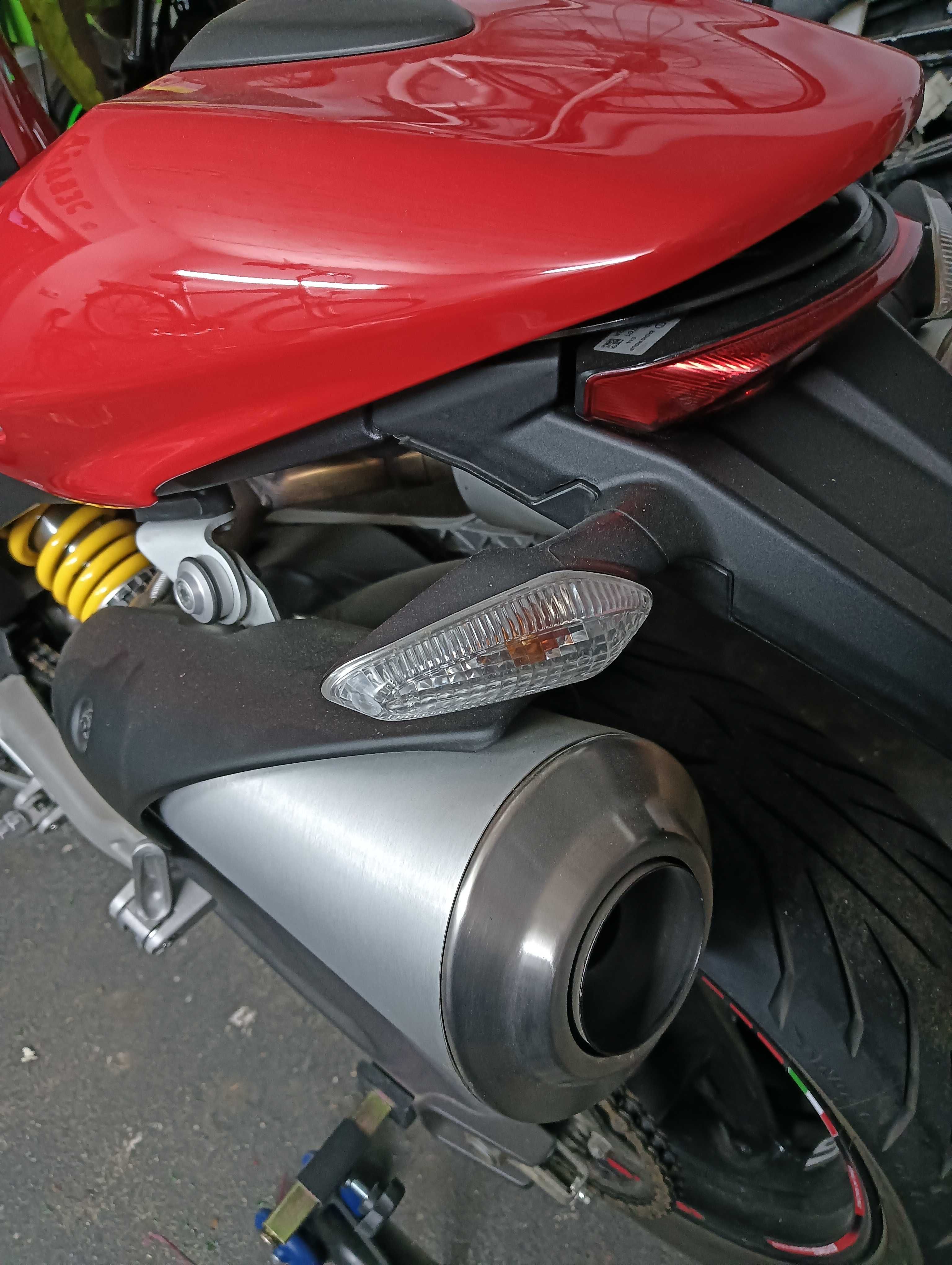 Ducati Monster 696