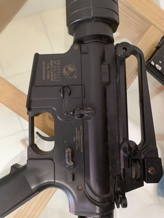 Arma airsoft (contém avaria)