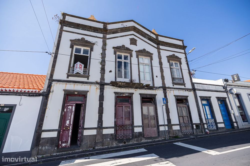 Moradia T5 de grandes dimensões na Vila Franca do Campo