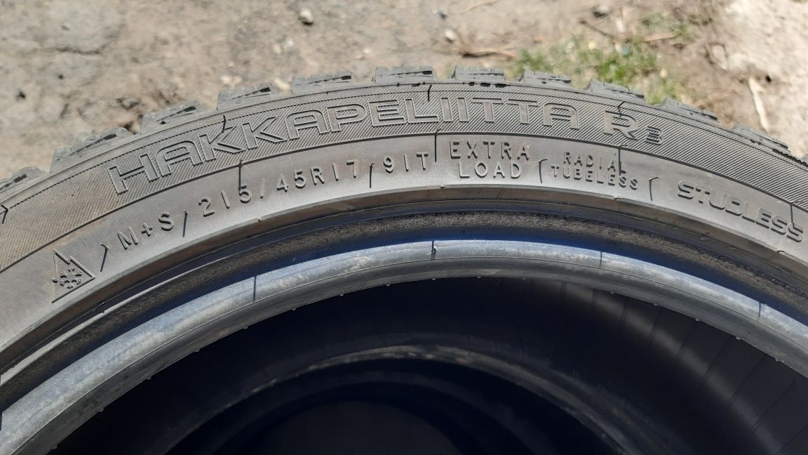 Зимові шини Nokian Tyres 215 45 R17