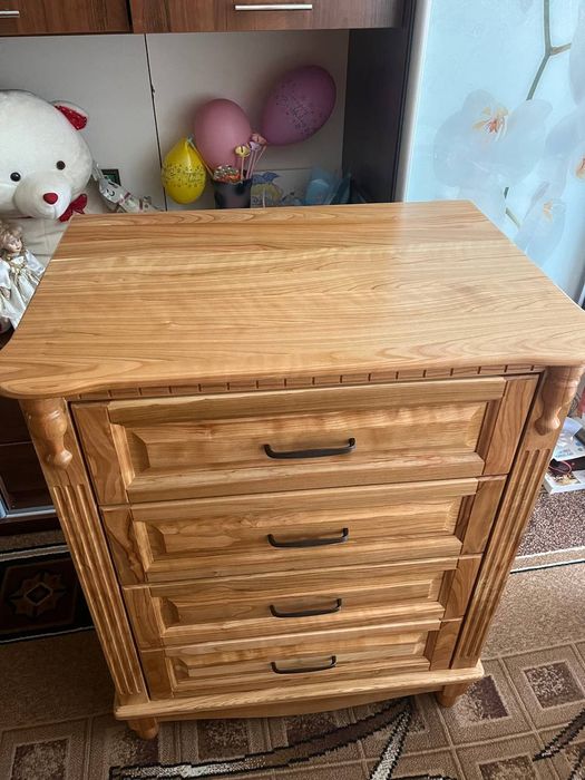 Комод з натурального дерева