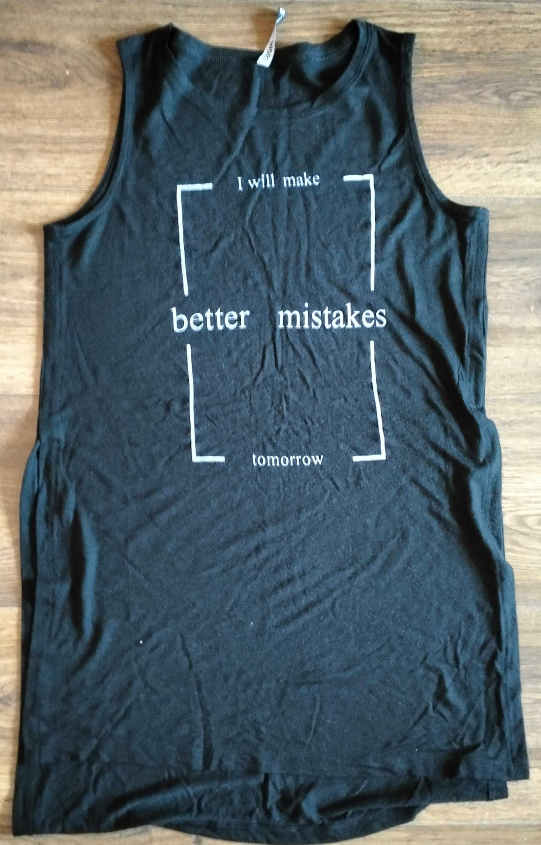 dłuższy t shirt damski  bez rękawów z rozcięciami po bokach rozm xs