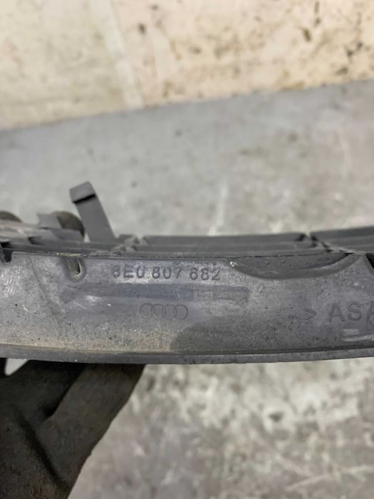 Audi A4 B6 Atrapa Zderzaka Kratka Przód