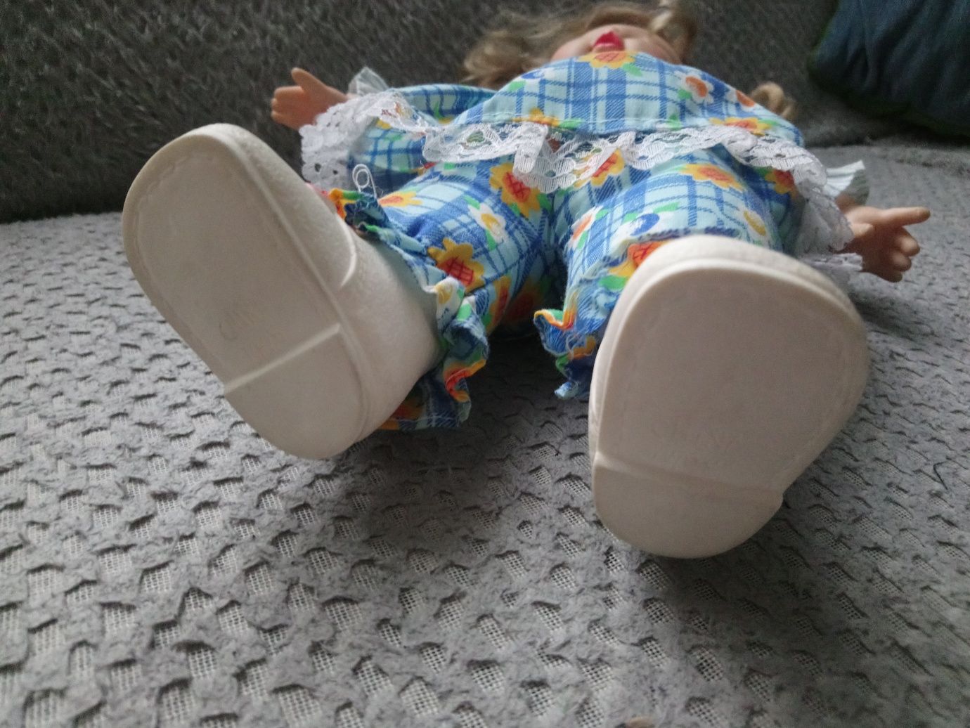 Lalka grająca, świecąca ruchome oczy duża