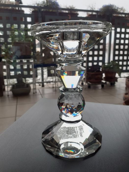 Elegancki świecznik ze szkła