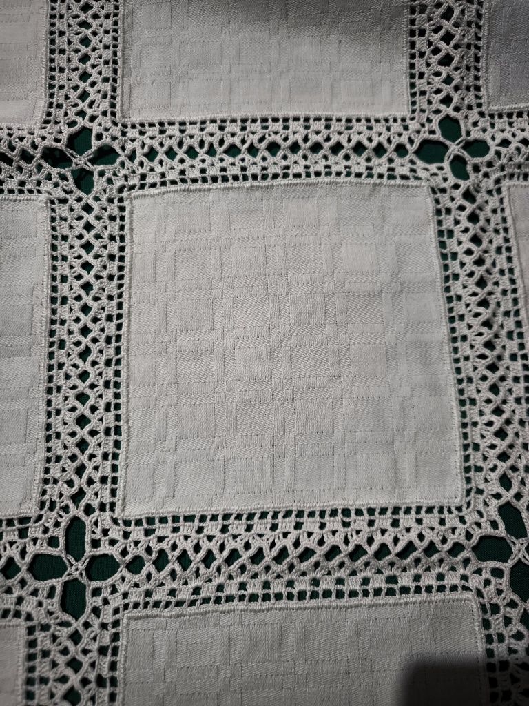 Toalha de renda com tecido