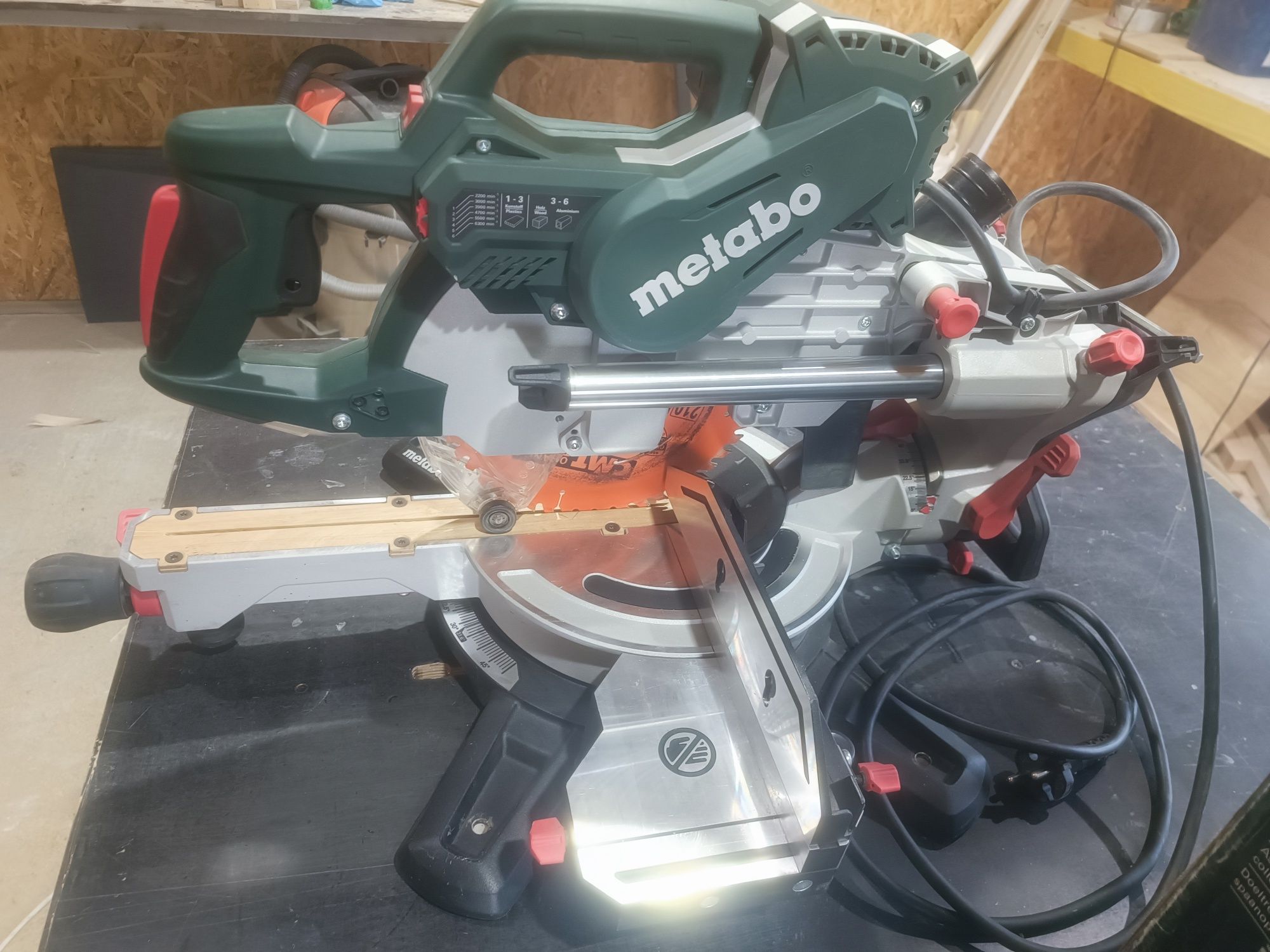 Торцювальна пила Metabo KGSV 72 Xact