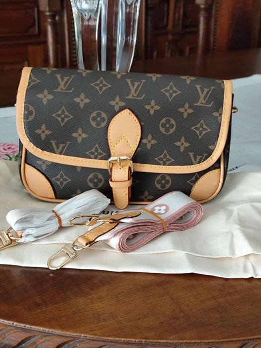 Bolsa tiracolo com 2 alças LV