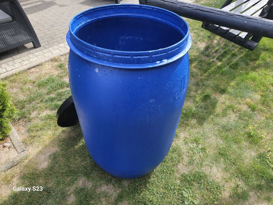Beczka plastikowa 200 litrów z obejmą