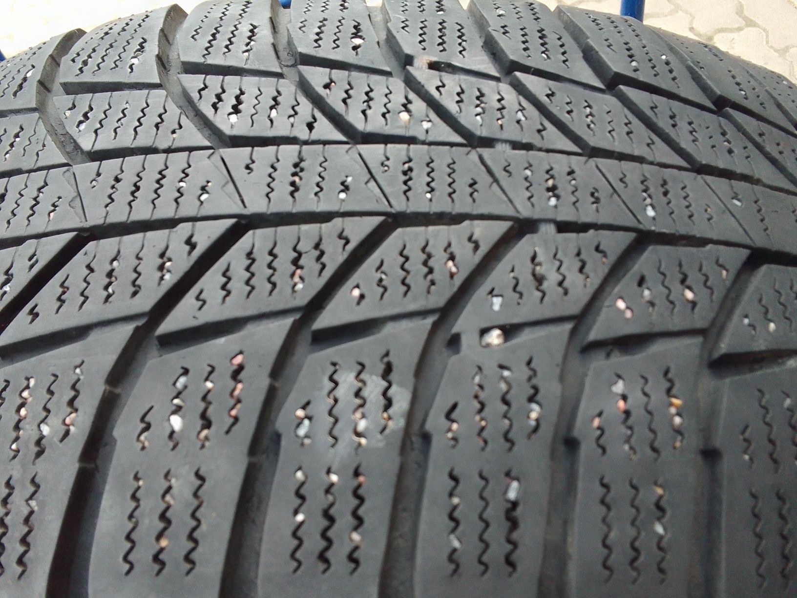 Opona zimowa 215/65r16 TRIANGLE 2018r