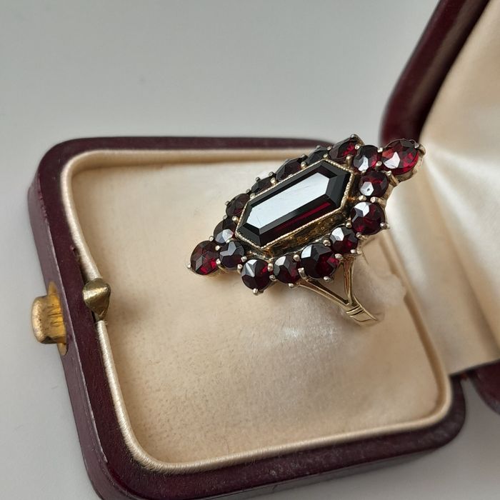 R.13 Antyk Pierścionek Art Deco Złoto 585  Granaty  Certyfikat