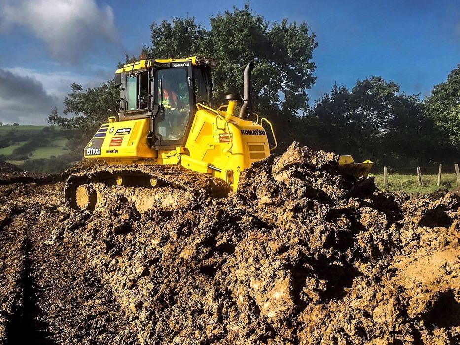 Wynajem spycharka spych spychacz usługi niwelacja równanie terenu
