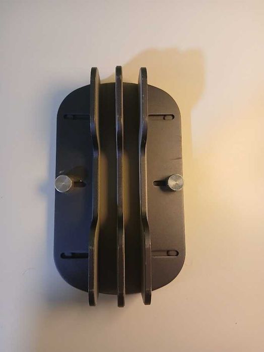 Wertykalny stojak na 2 laptopy