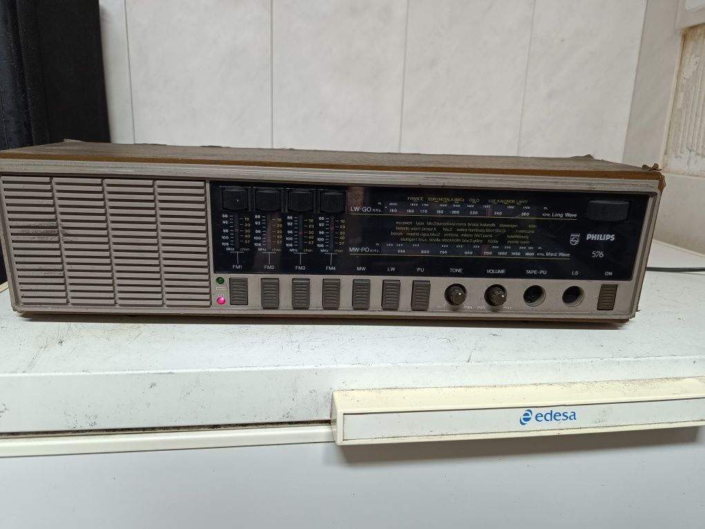 Rádio Philips antigo