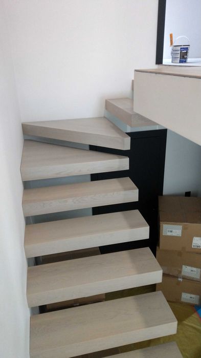 Stopnie dębowe Schody Półkowe Wspornikowe na konstrukcje