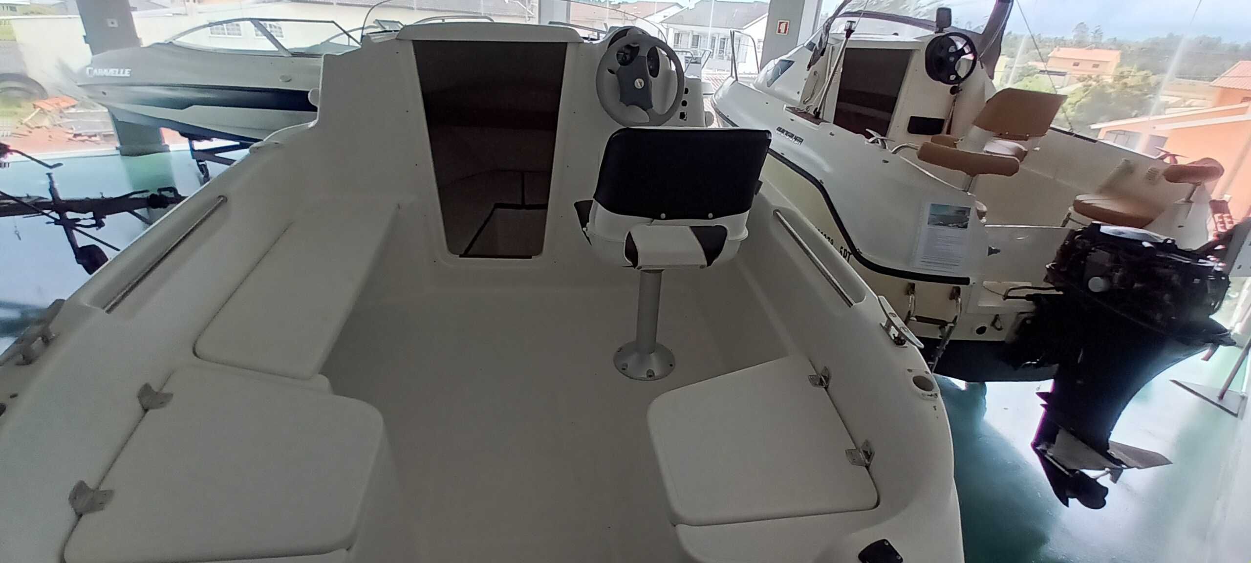 Barco QUICKSILVER 420 com o motor MERCURY 40HP 4t EFI