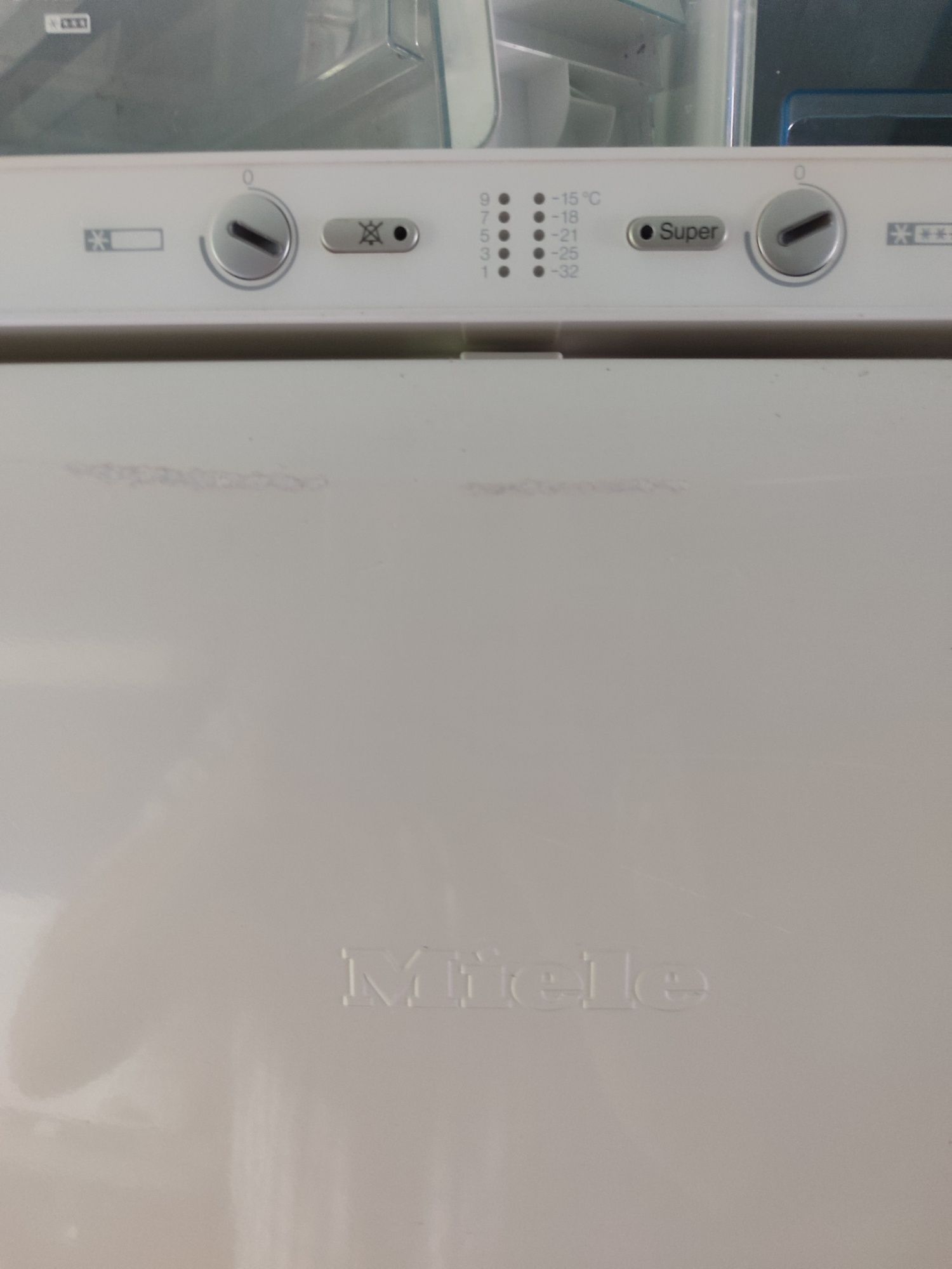Холодильник MIELE з Німеччини.