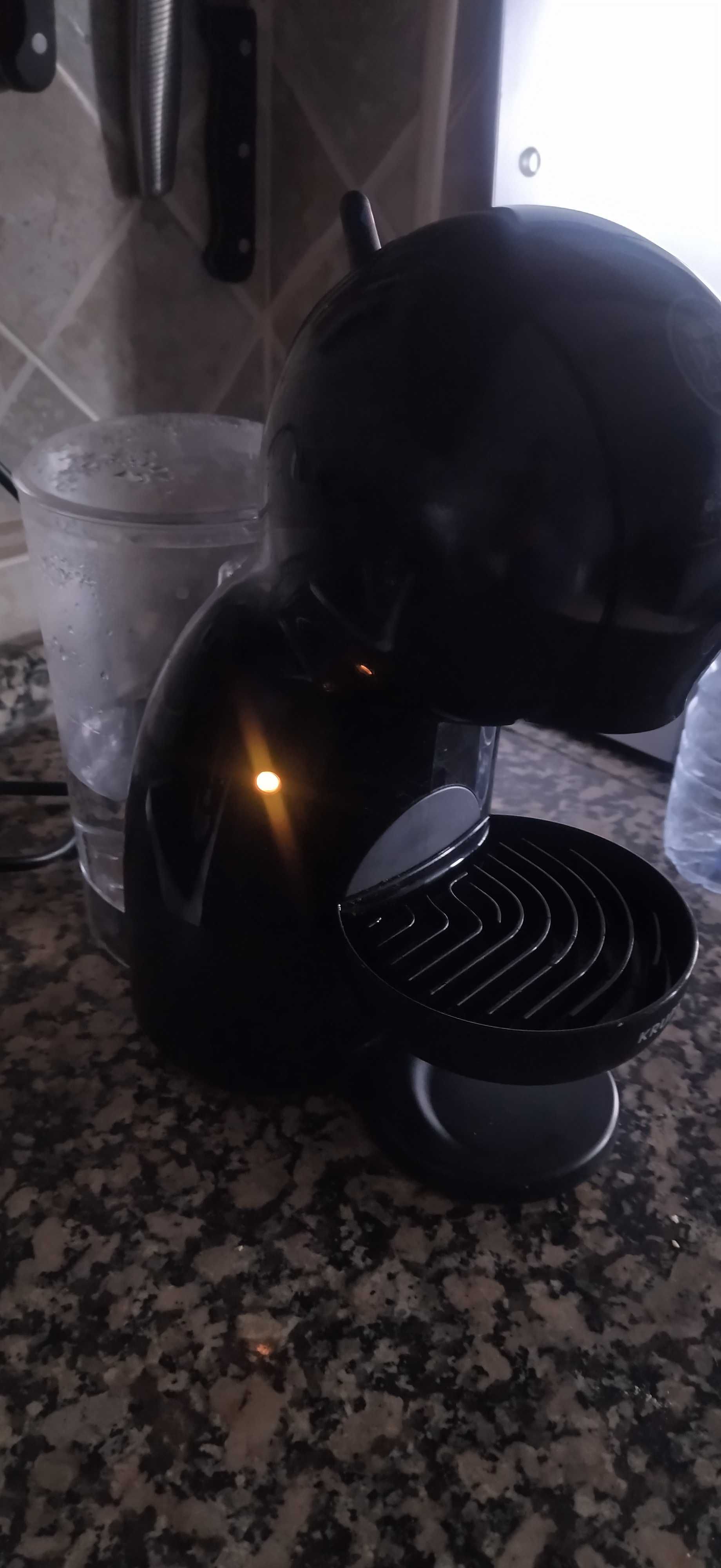 Dolce Gusto pouco uso com cápsulas