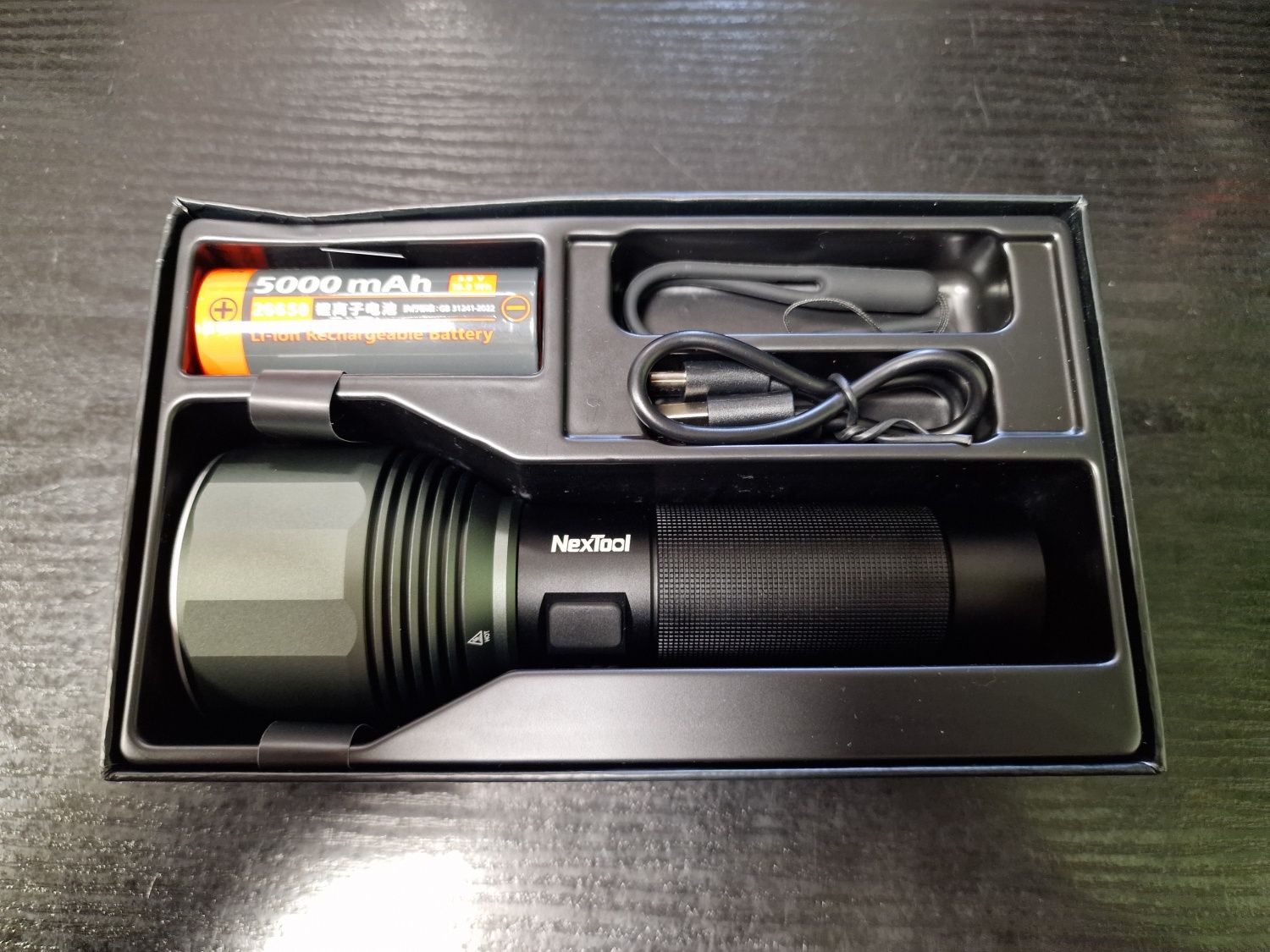 Latarka NexTool NEO0126 ładowanie USB i akumulator 26650