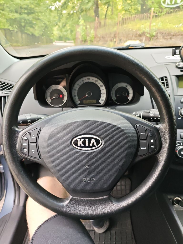 KIA cee'd  1.6 benzyna hatchback