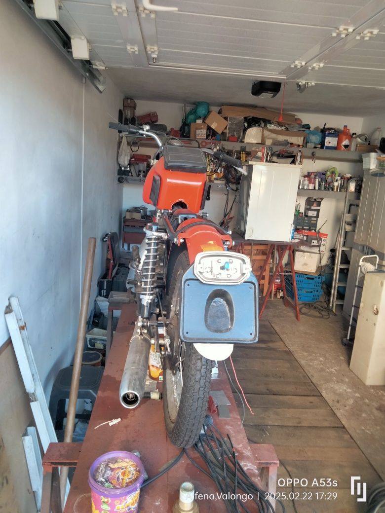 Vendo motorizada saches