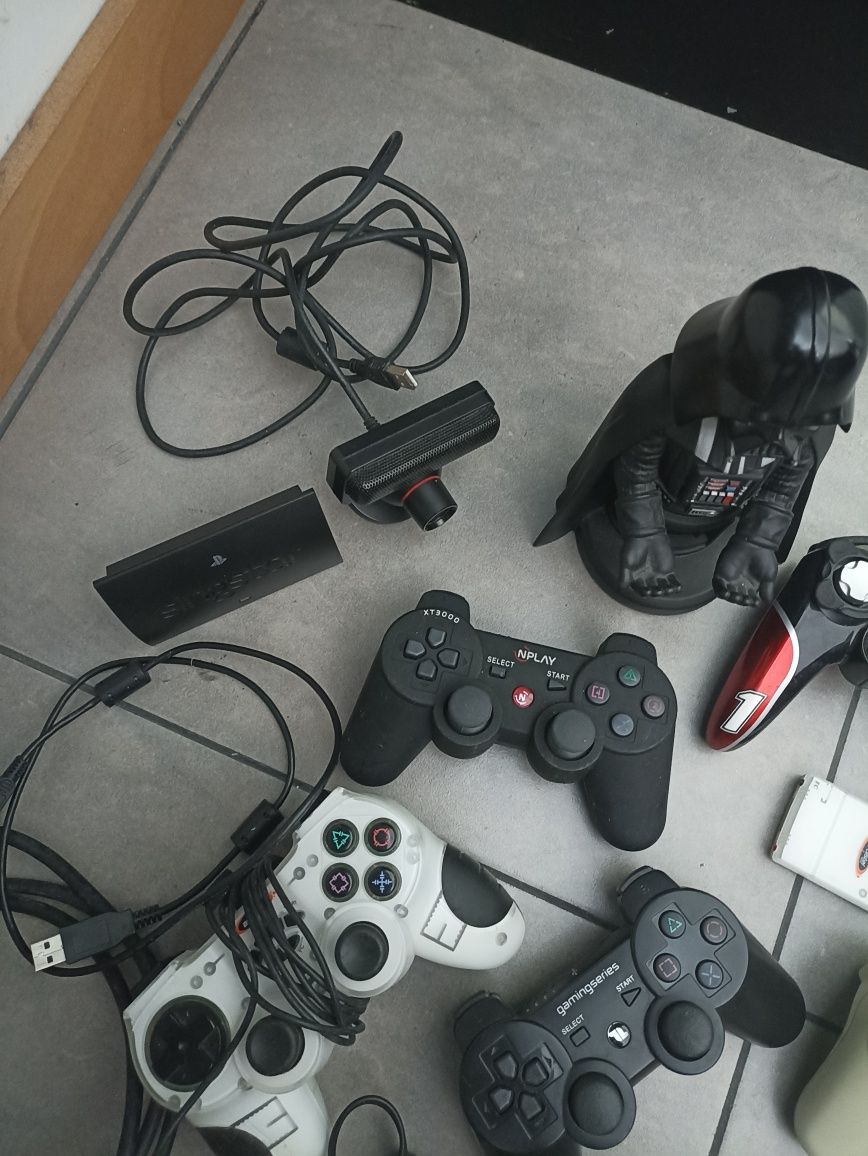 Comandos PlayStation e suporte e cabos