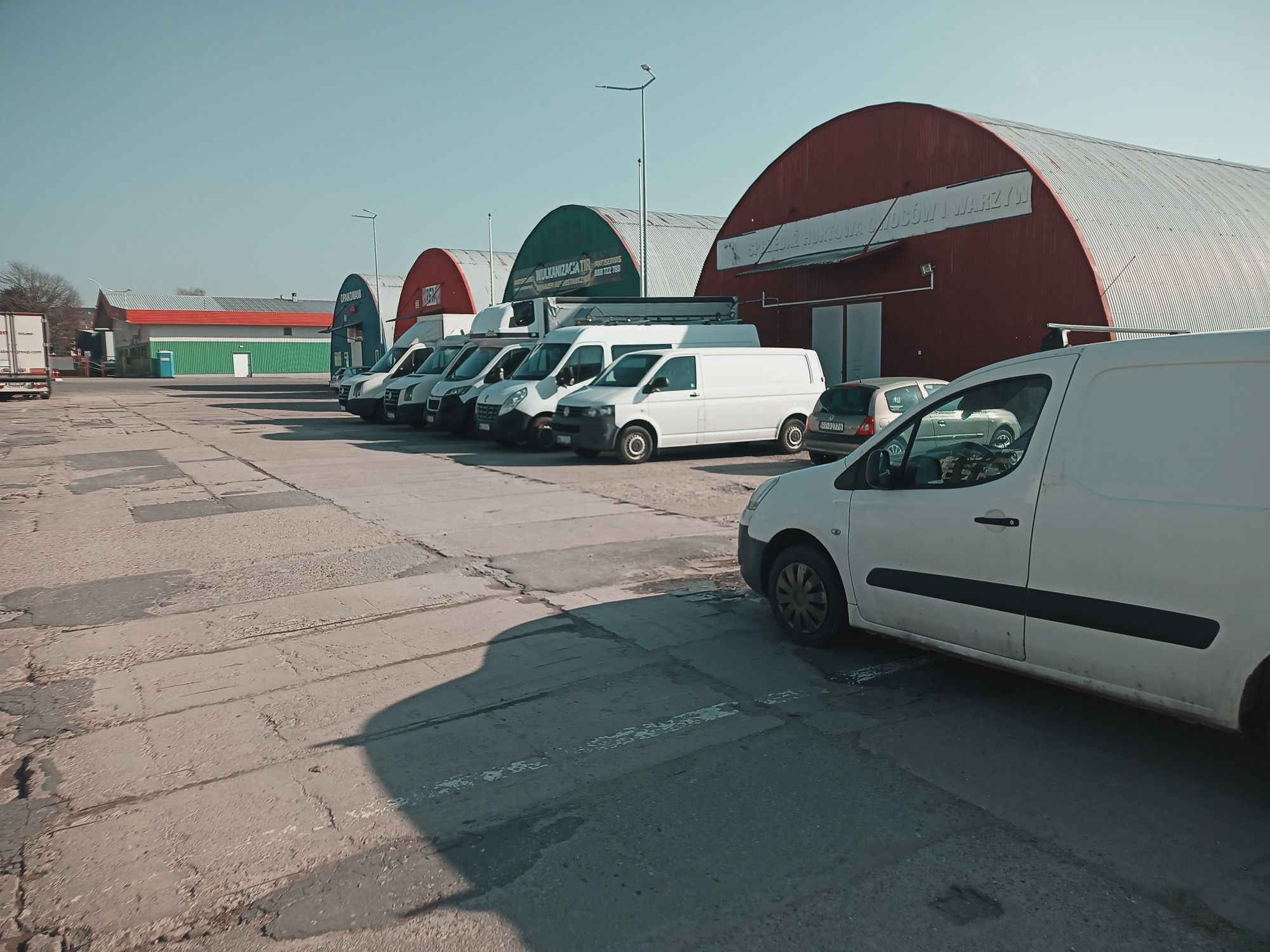 Wynajem busa dostawczy Caddy, Traffic, Master, Boxer