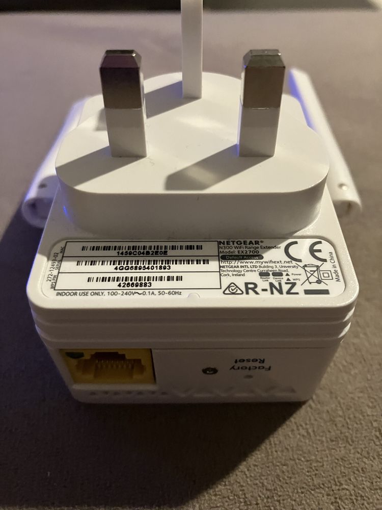 Netgear EX2700 N300 Range Extender wzmacniacz  Przedłużacz Zasięgu