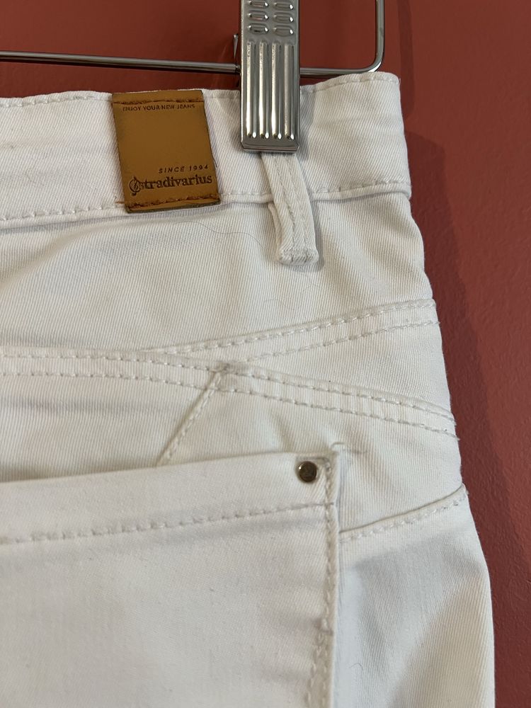 spodnie rurki push-up wysoki stan bawełna białe Stradivarius 36