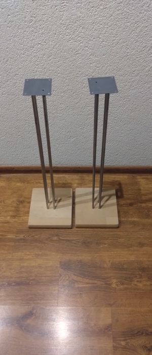 Stojaki standy na kolumny