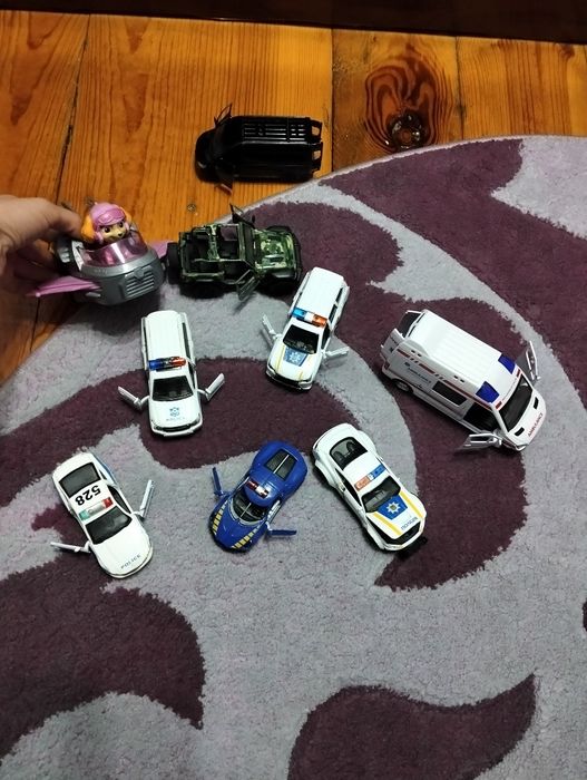 Продам машинки металеві