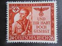 Selos Alemanha Nazi 1939/45-Soldado alemão c/ bandeira suástica