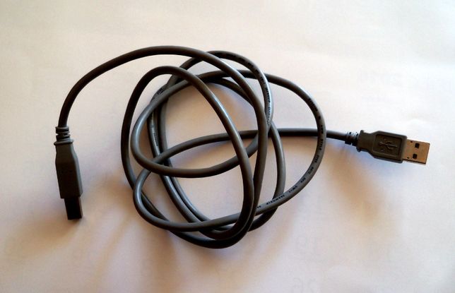 Kabel łączący urządzenie z komputerem