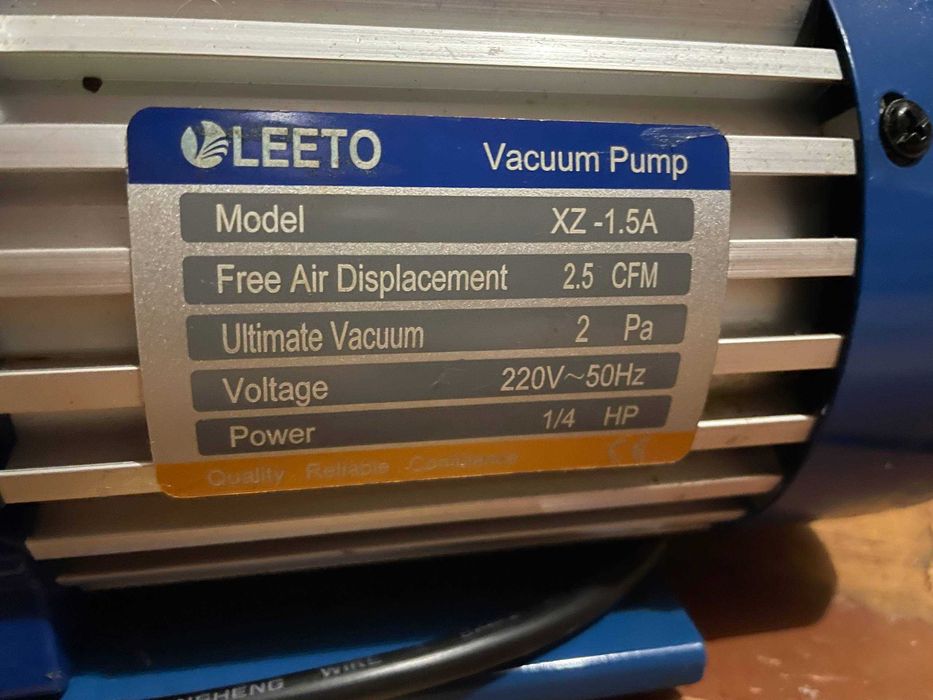 Продам вакуумні насоси Leeto