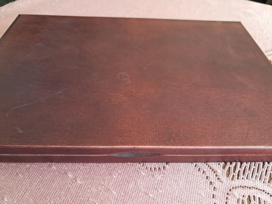 Drewniana szkatułka na medale