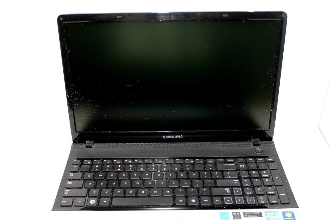 Laptop sprawny Samsung z ladowarka