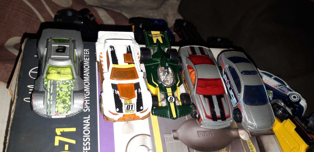 Продаю Hot Wheels