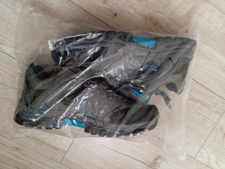 Продам чоловічі кросівки