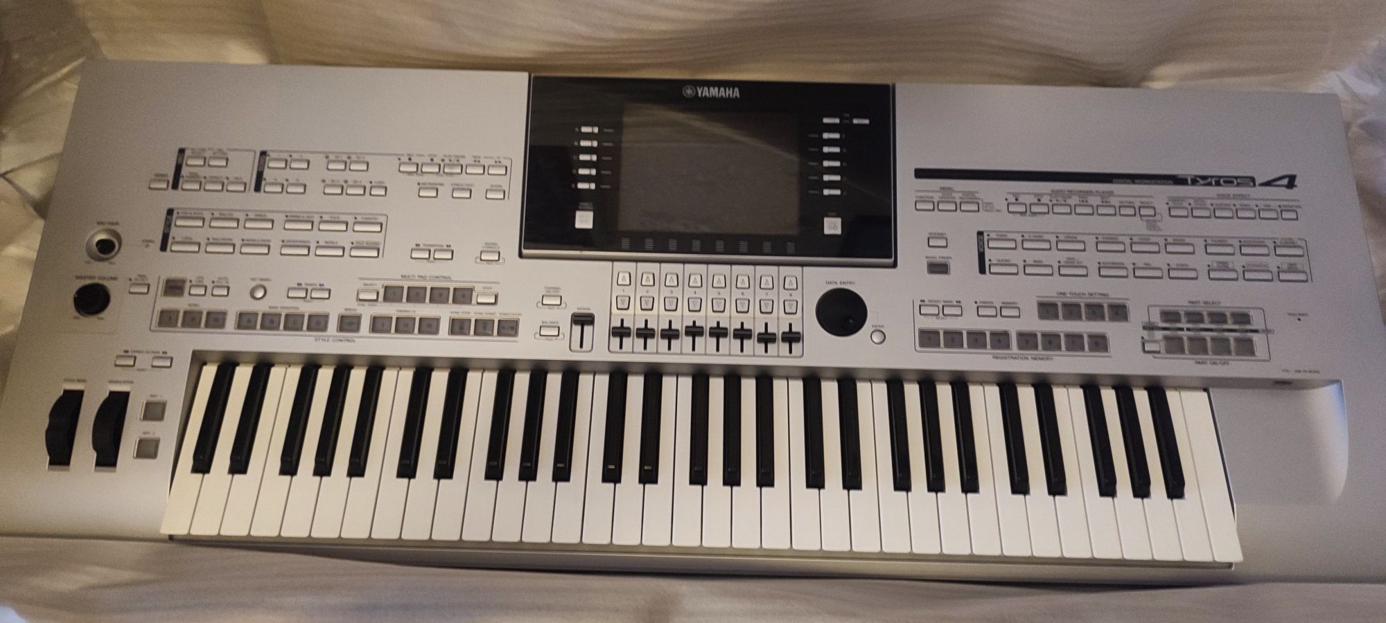 Синтезатор Yamaha Tyros 4