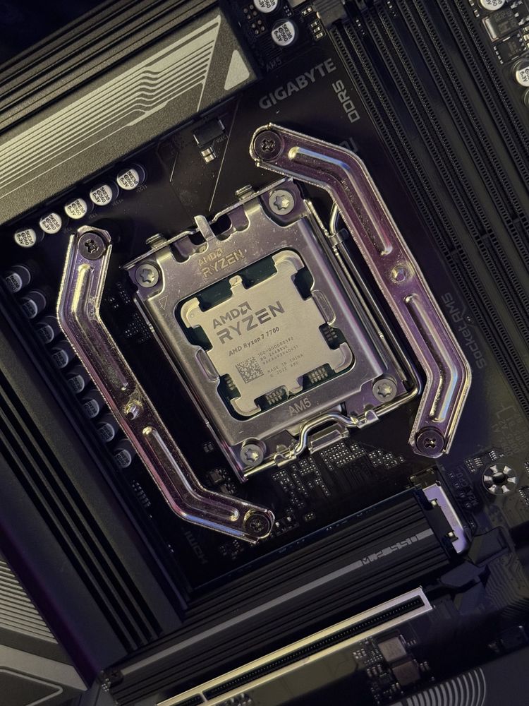 СРОЧНО RYZEN 7 7700 + B650 + 32Gb DDR5(Киев самовывоз)