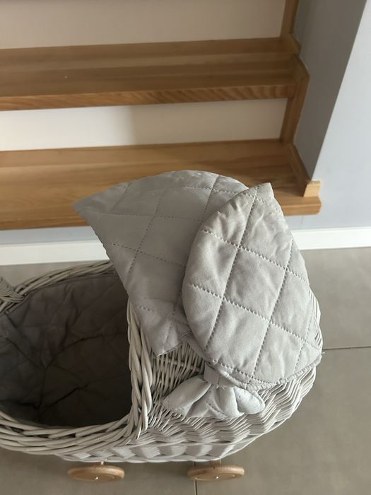 Wozek dzieciecy wiklinowy stan wizualny dobry.